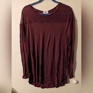 EUC Women's Red/Burgundy Old Navy Size XL Long sleeve tee w/ floral lace detail